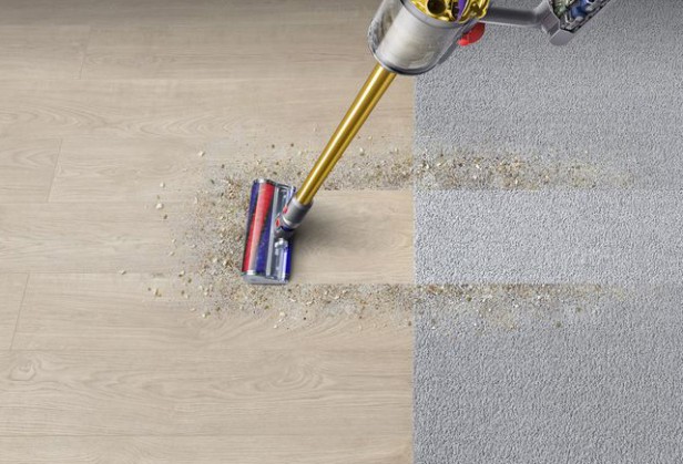 Пылесос Dyson Cyclone Total Clean V10 беспроводной серый: станция и 8 насадок