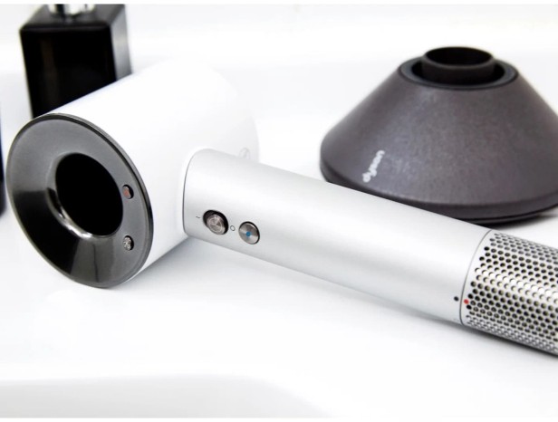 Фен Dyson Supersonic HD01 цвет белый с чехлом для хранения