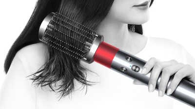 Стайлер одновременно сушит и укладывает волосы